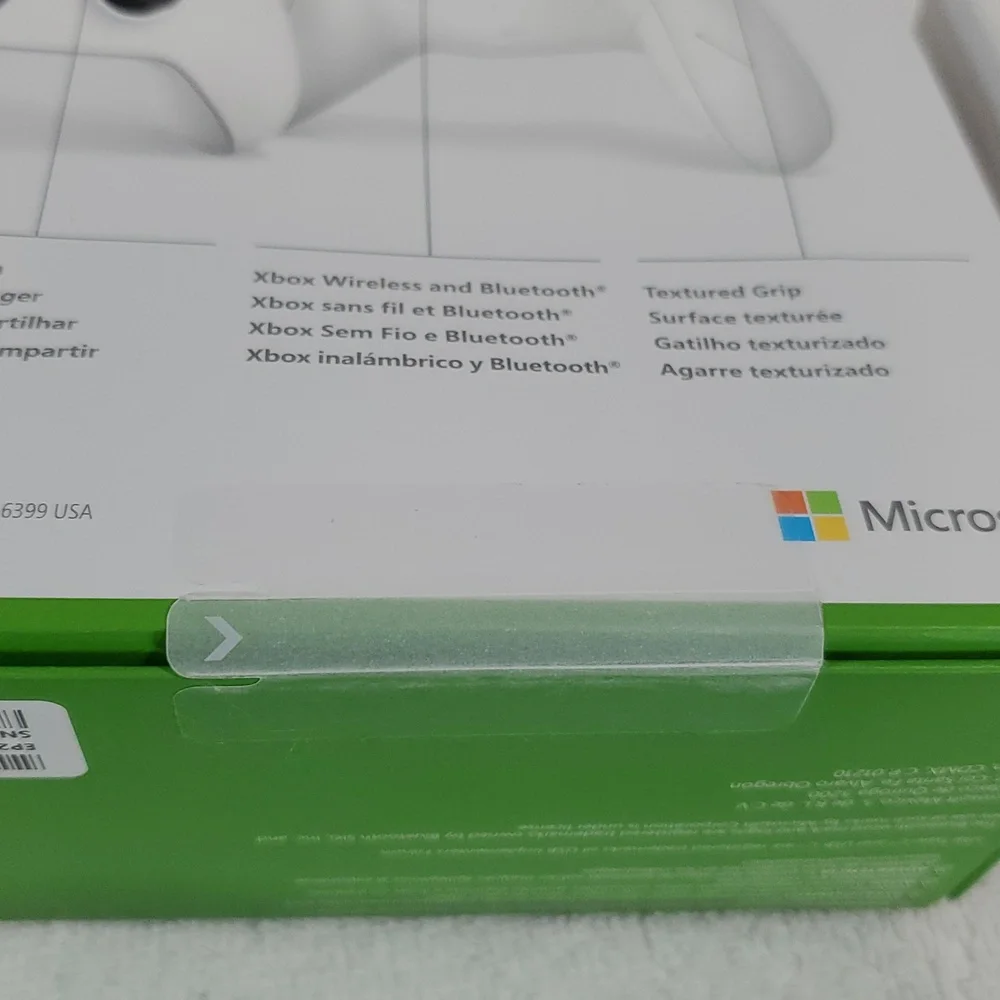 Microsoft Xbox Series S or X Wireless Controller Robot White plus VGSION battery